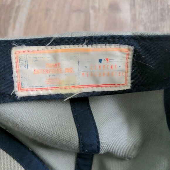 New York Yankees MLB Twins Enterprise Embossed Strapback Baseball Hat Cap Y2K - Picture 7 of 11